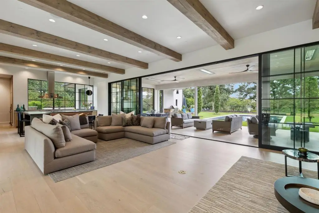1502 Bluffview Drive - retractable doors