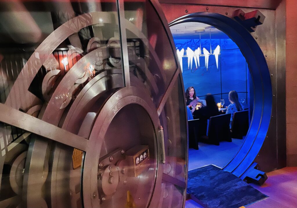 Musume's bank vault tatami dining room