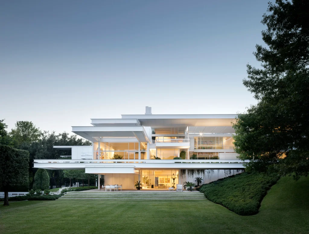 Exterior of Bass House by Paul Rudolph in Fort Worth