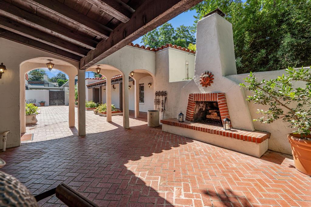5401 Byers - archway connecting the casita