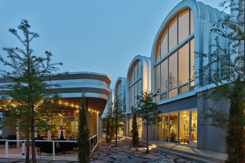 Maiden Fine Plants and Spirts and Dreamboat Donuts and Scoops have closed in PS1200