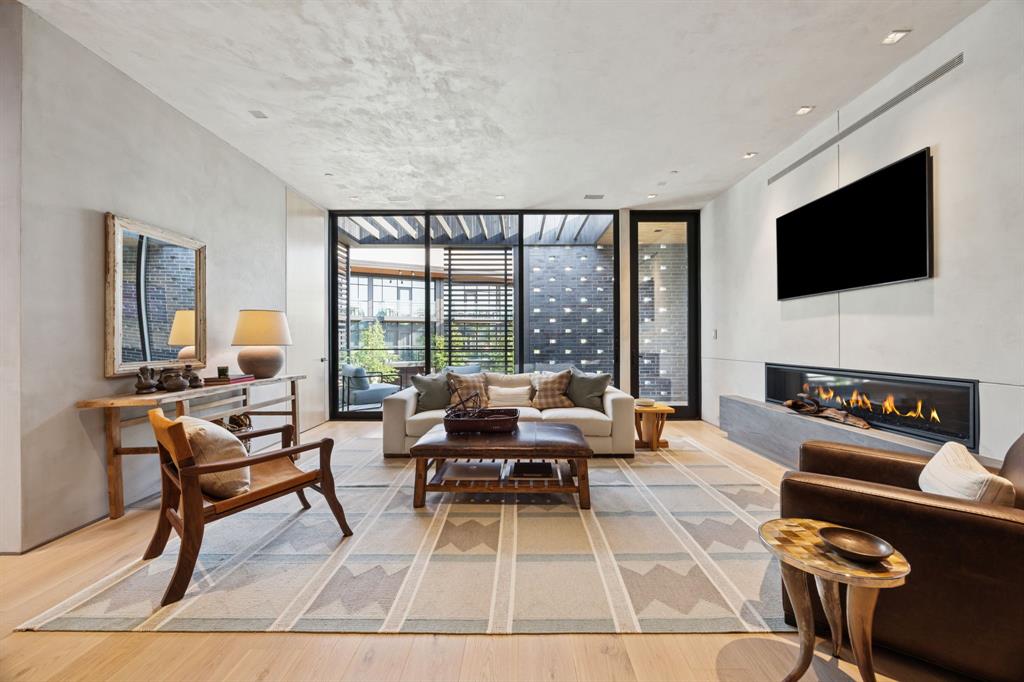 1217 Dorothy Lane - with spectacular views to Bowie House.