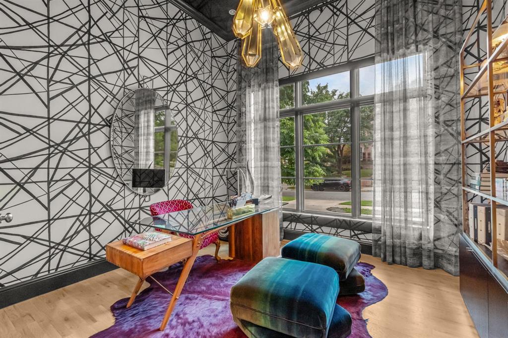 2413 Lofton Terrace - A designer work from home space