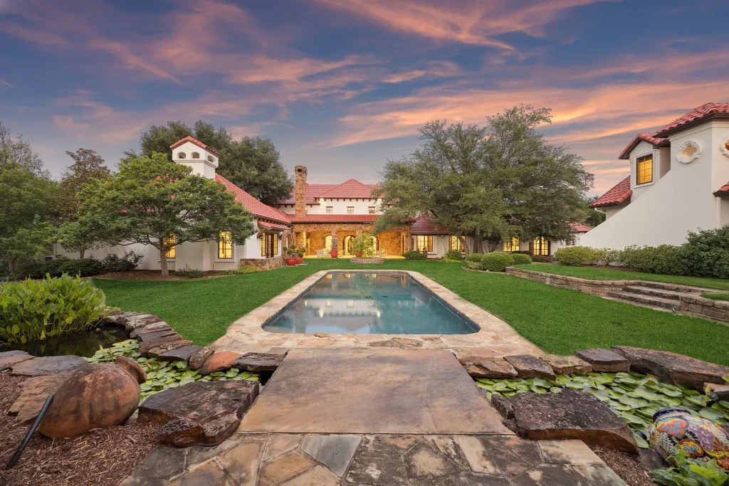 1900 Shady Oaks Drive - Vast back yard oasis