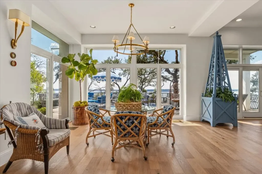 9308 Lechner - Views of the lake are everywhere you look