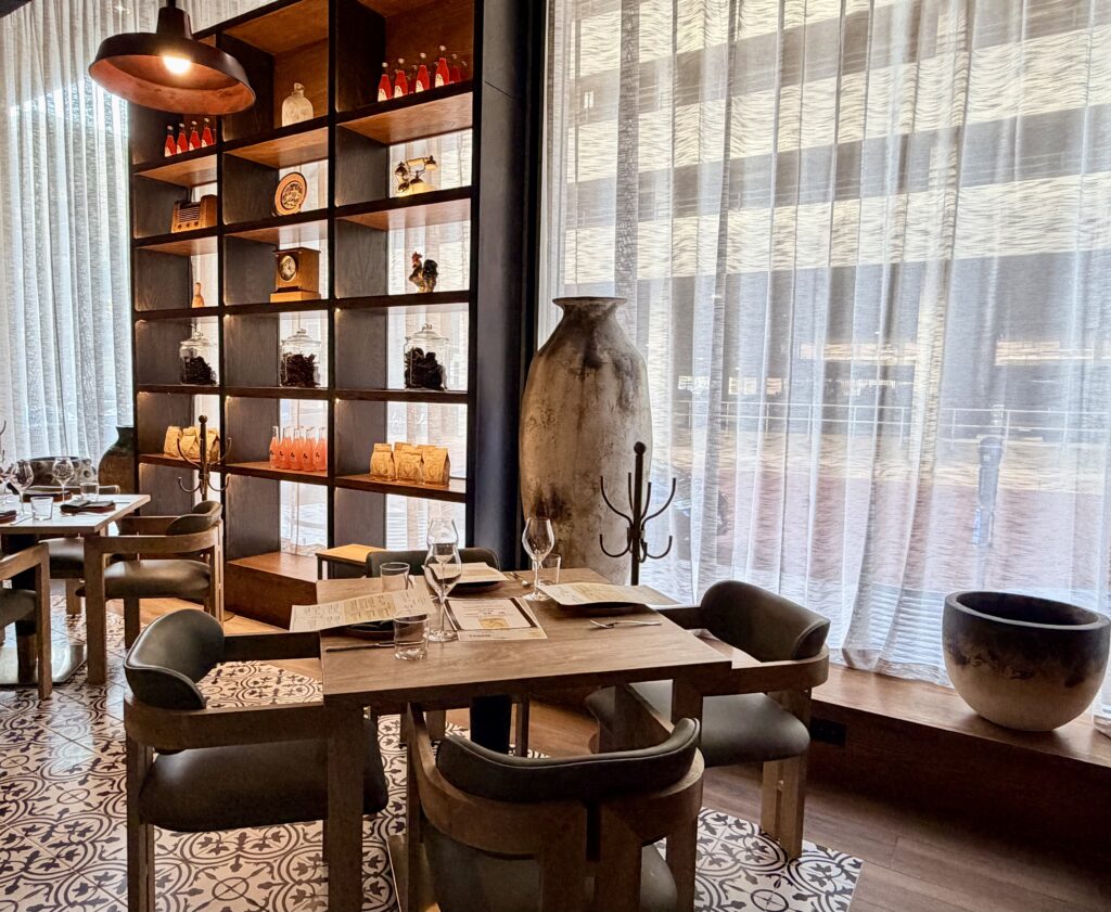 Inside the dining room at Almacén El Gallo